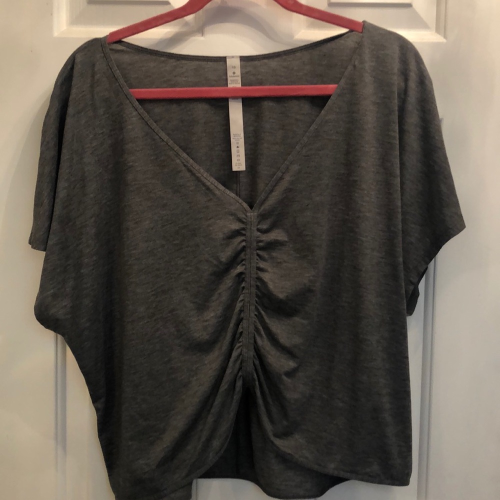 NWOT lululemon t shirt